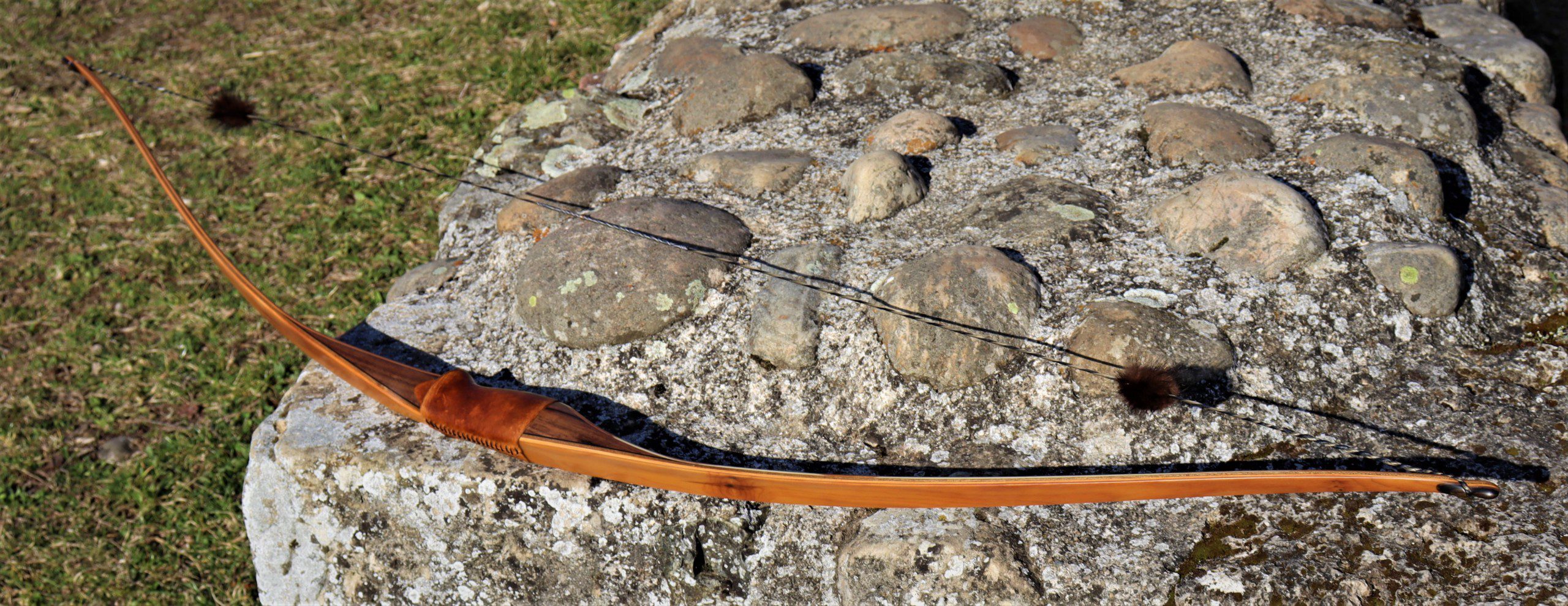 Arc droit dit Longbow à utiliser avec des flèches en bois